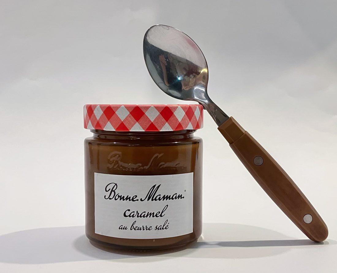Photo produit prise maison, fond grisâtre